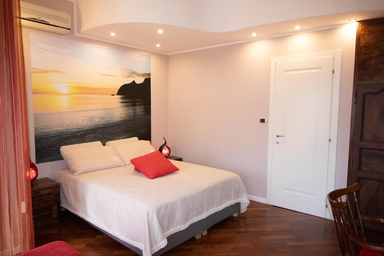 La Casa Di Adele Cagliari B&B Экстерьер фото